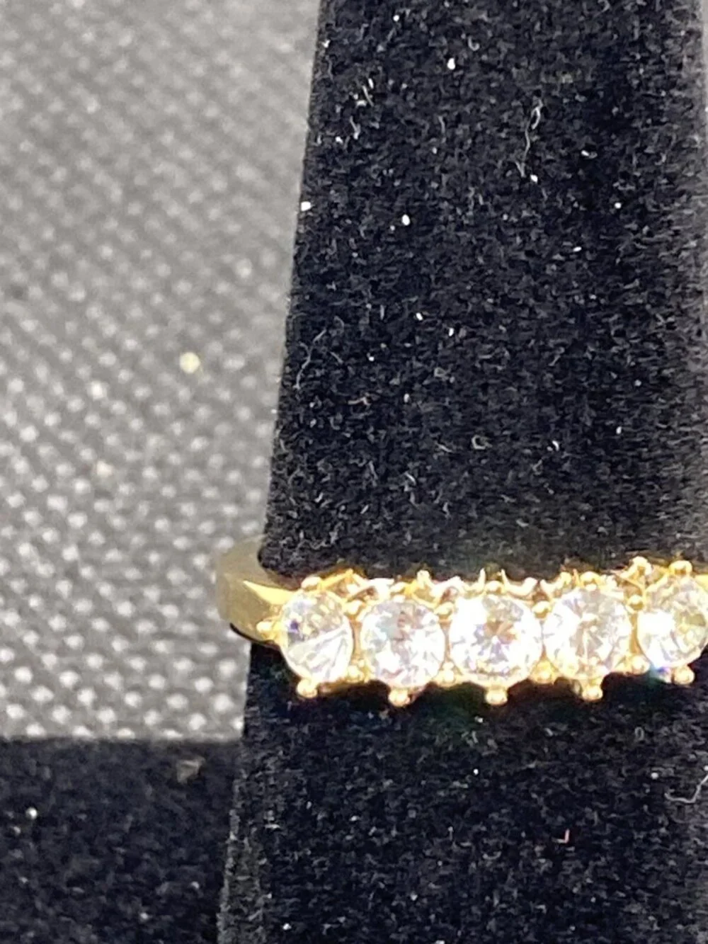 VTG Avon Gold-Tone 5-Stone Cubic Zirconia Eternity Anniversary Ring SZ 7 NV Mark